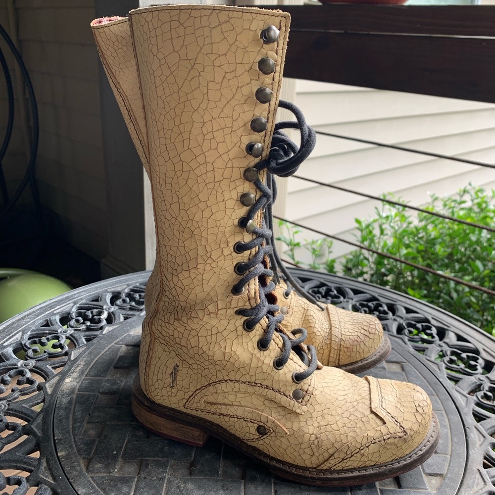 Fluevog rare “crackle” leather boot, size 7